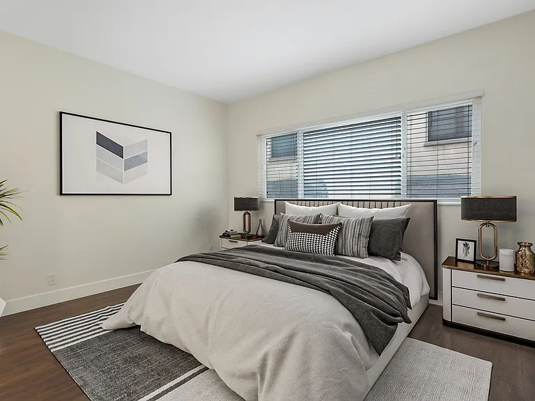 350 S Reeves Dr — Photo 22