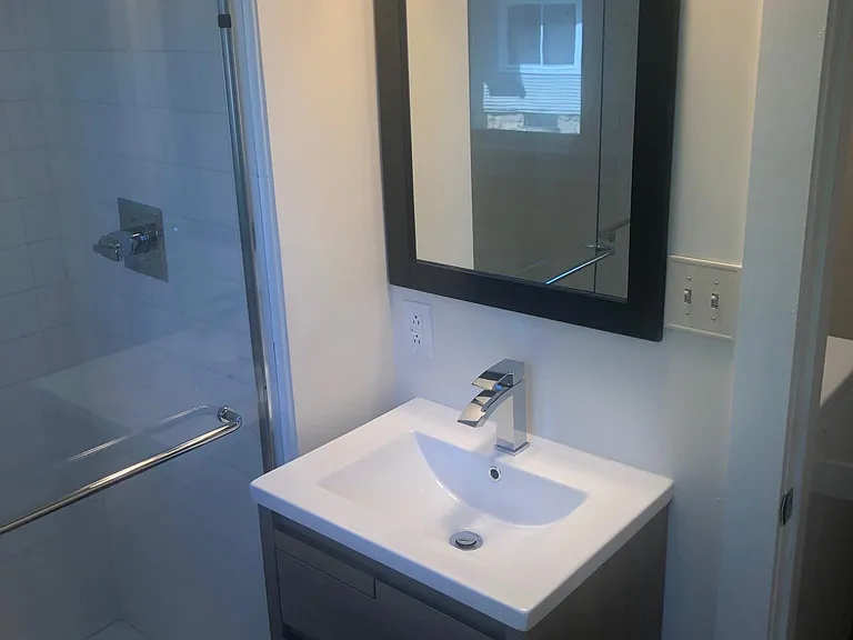 325 E University St — Photo 14