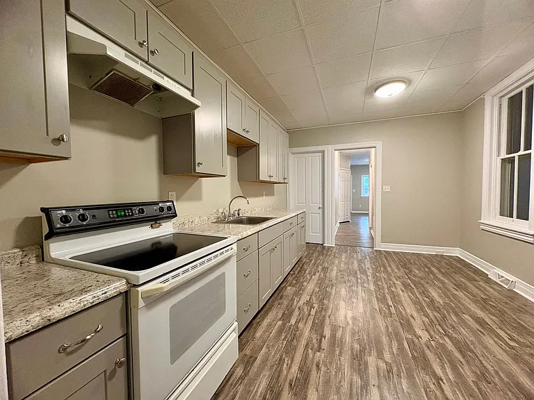 1111 Walnut Street — Photo 9
