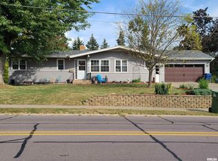 311 N 11th St, Clinton, IA 52732