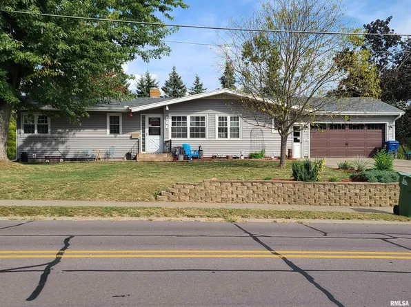 311 N 11th St, Clinton, IA 52732