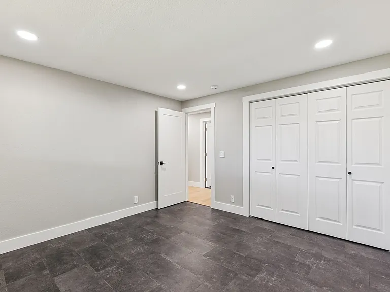 1079 Westwood Dr — Photo 11
