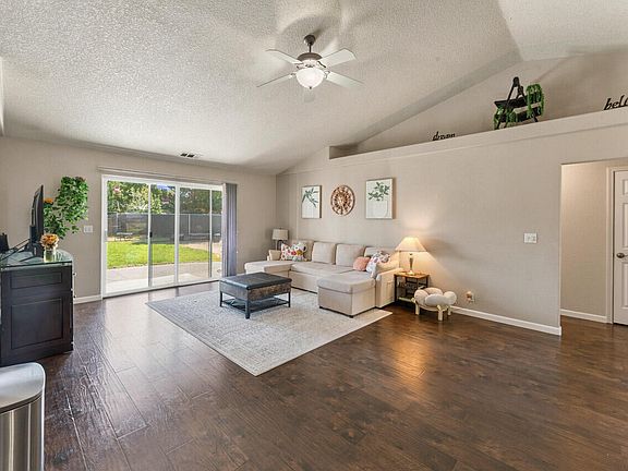 4th image of 1445 Half Moon Cir