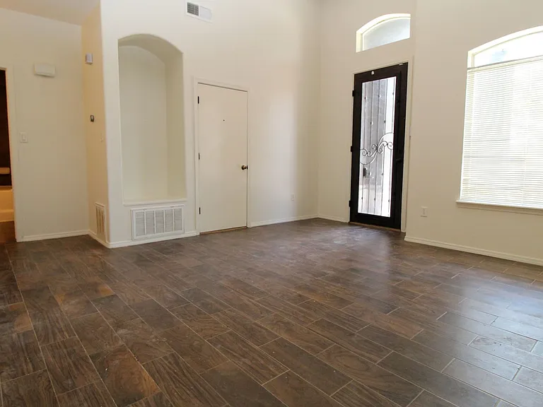 2210 Hannah Leigh St — Photo 4