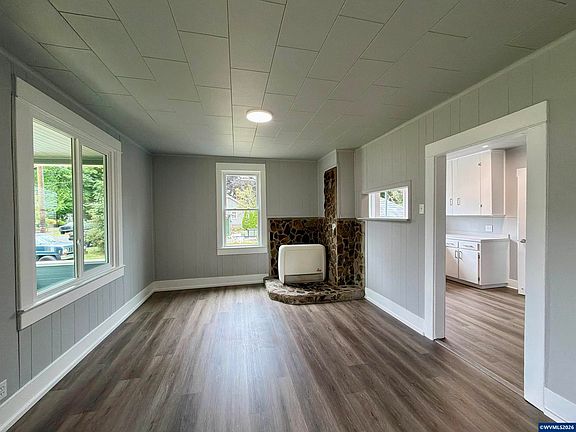 5th image of 475 NE Alder St
