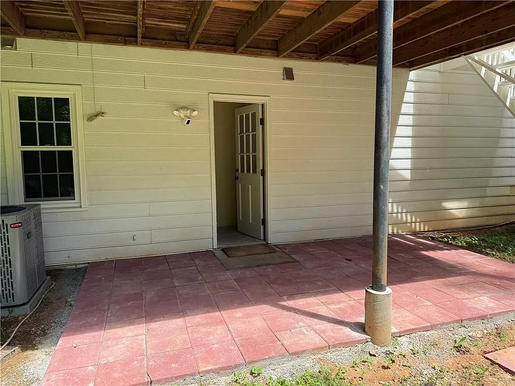 Studio, 580 sqft, $1,200 — Photo 2