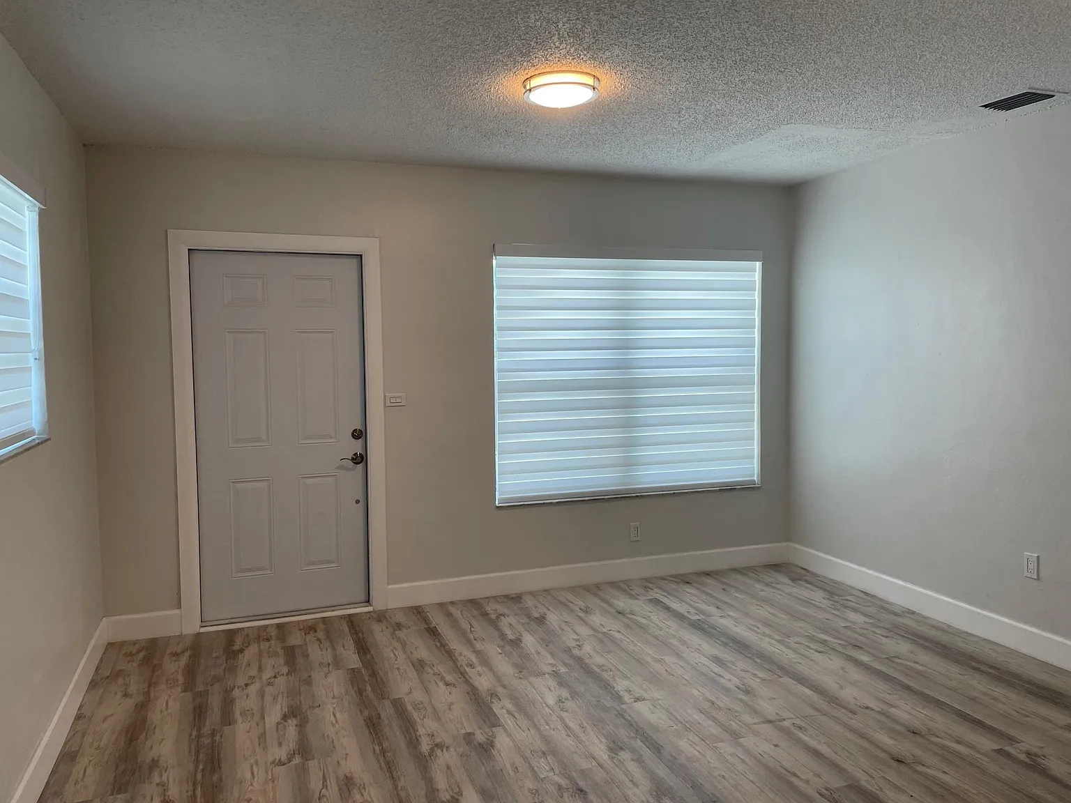 3 bed, 2.0 bath, 920 sqft, $3,000 — Photo 4