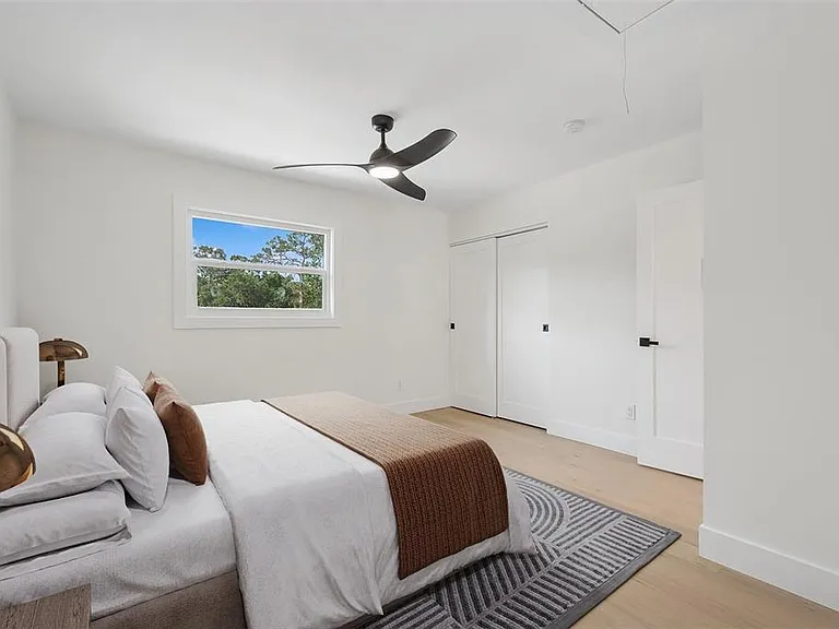2655 Bay St — Photo 14