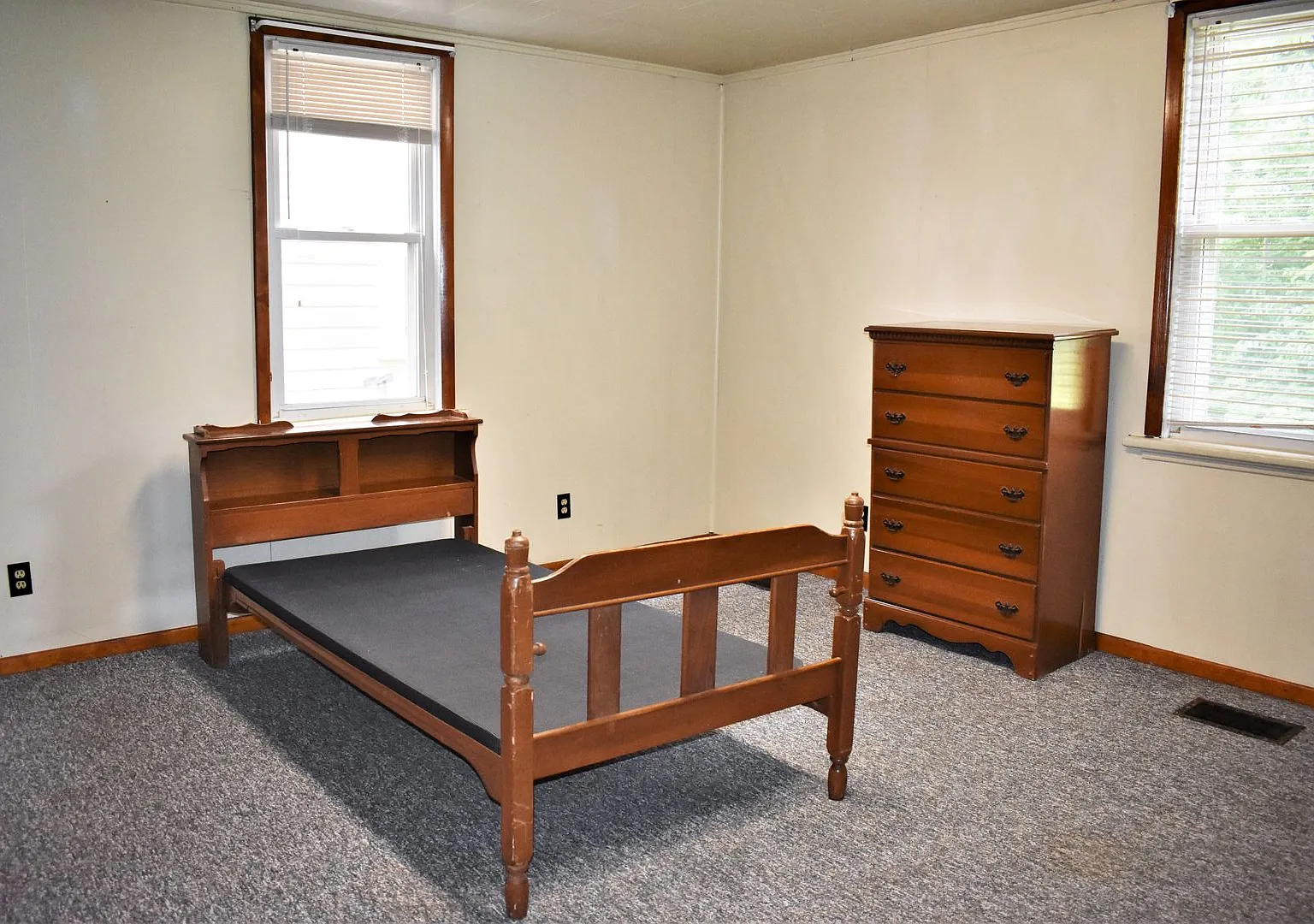 1029 School — Photo 3