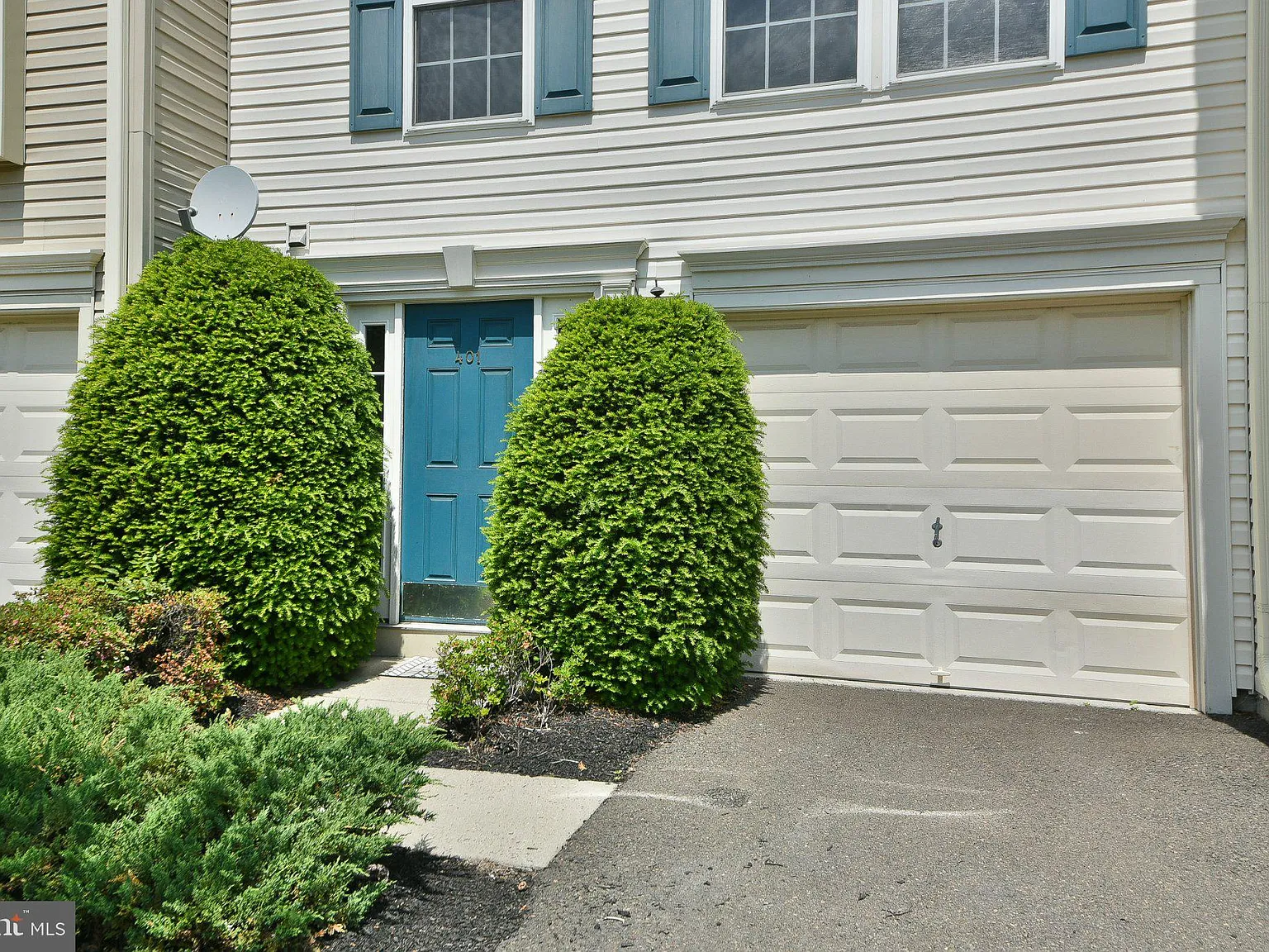 3 bed, 2.5 bath, 2276 sqft, $3,000 — Photo 3