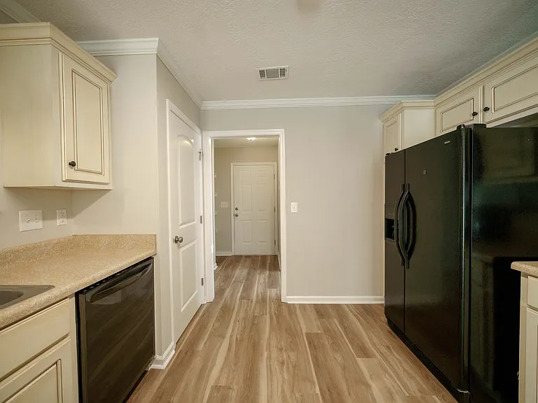 3121 Alexandria Dr — Photo 10
