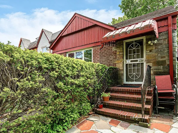 8582 66th Rd, Rego Park, NY 11374