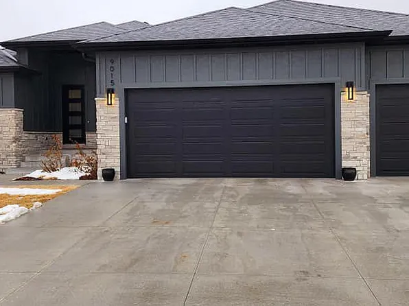 9015 Rock River Rd, Lincoln, NE 68520