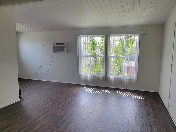 3rd image of 11903 Vanowen St #11909-5