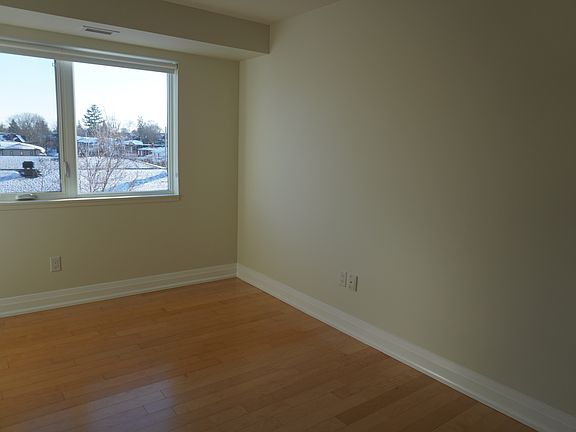 4th image of 405 Tweedsmuir Ave #403