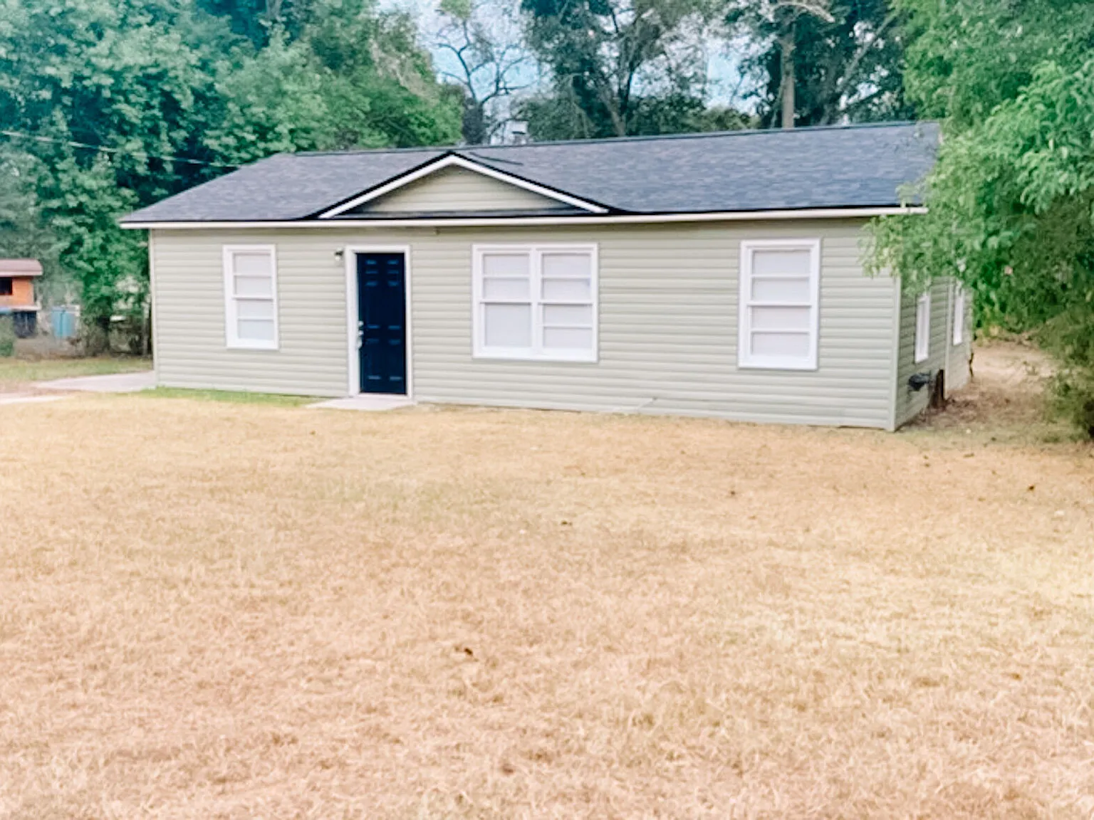 3 bed, 1.0 bath, 864 sqft, $1,195 — Photo 4