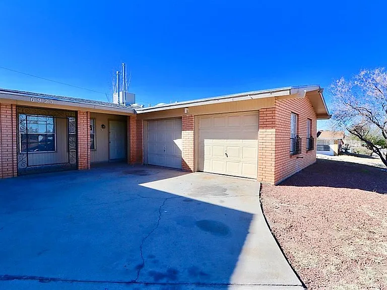 6925 Escondido Dr #B — Photo 2
