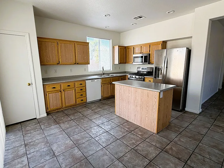 2424 Predera Ave — Photo 11