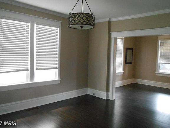 3rd image of 861 Mulberry Ave