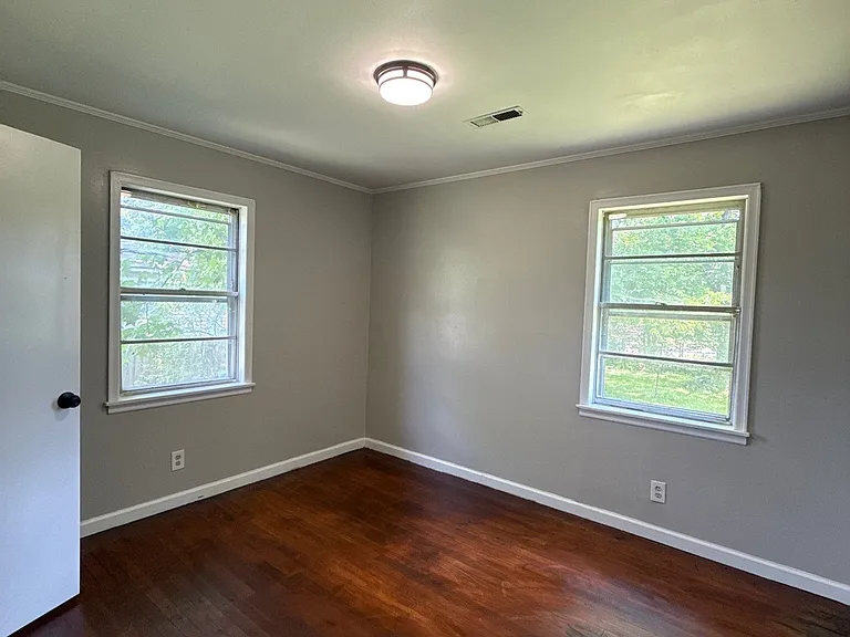 306 Poplar St — Photo 8