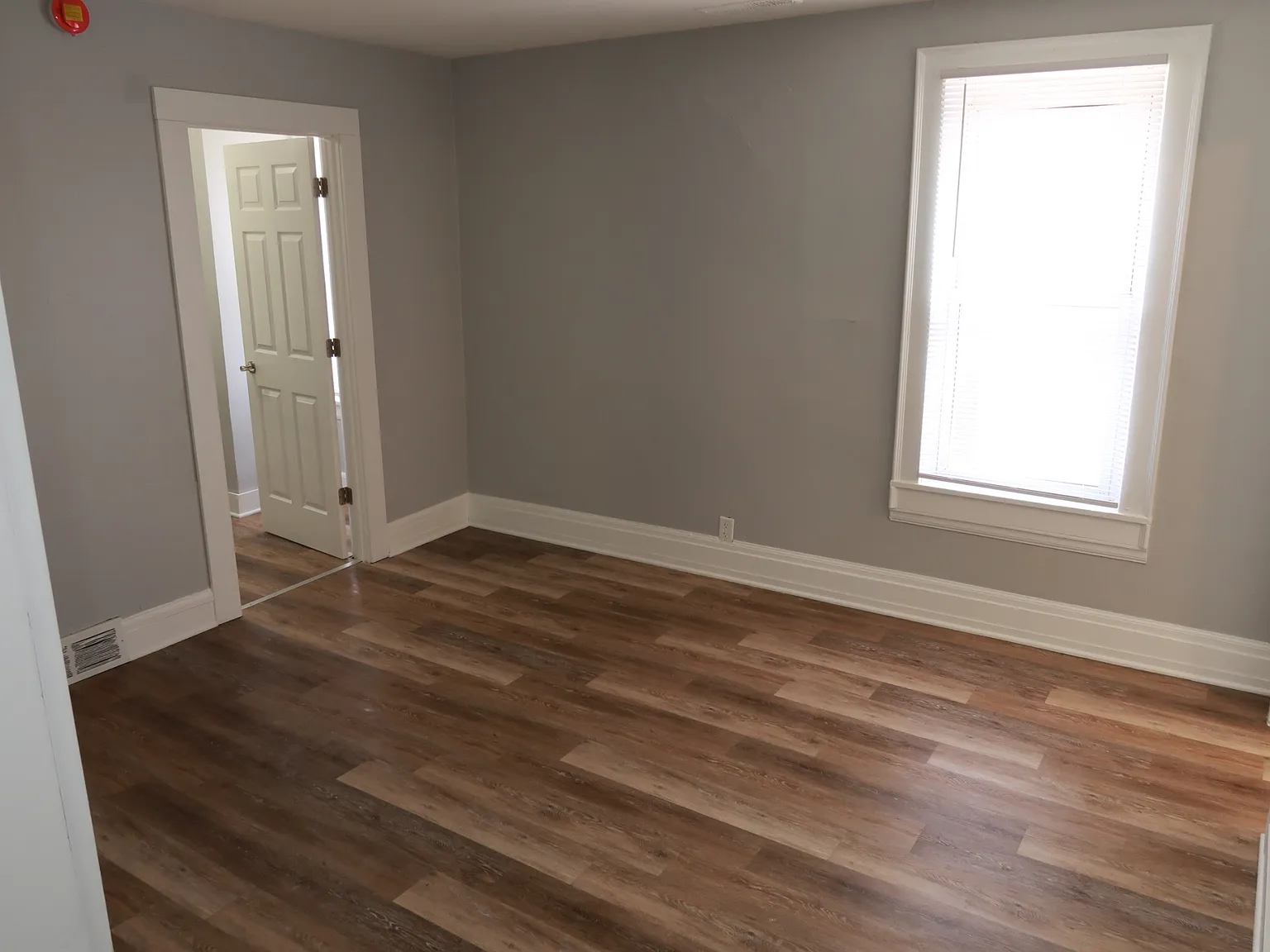 2 bed, 1000 sqft, $1,300 — Photo 4