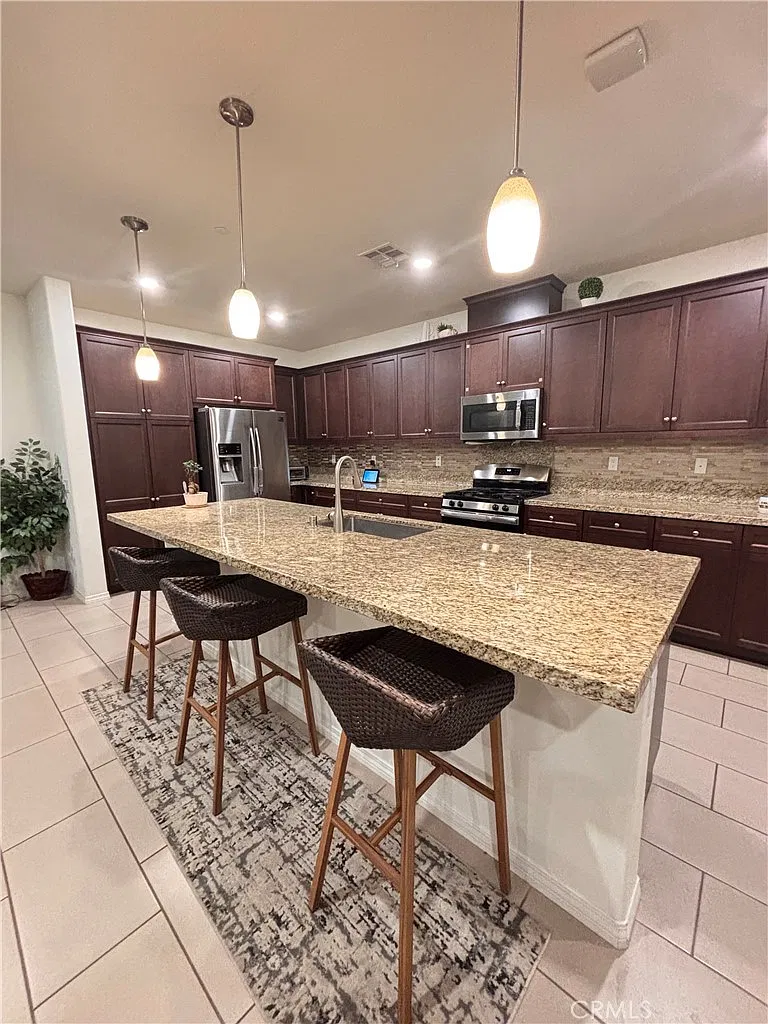 4 bed, 2142 sqft, $4,000 — Photo 2