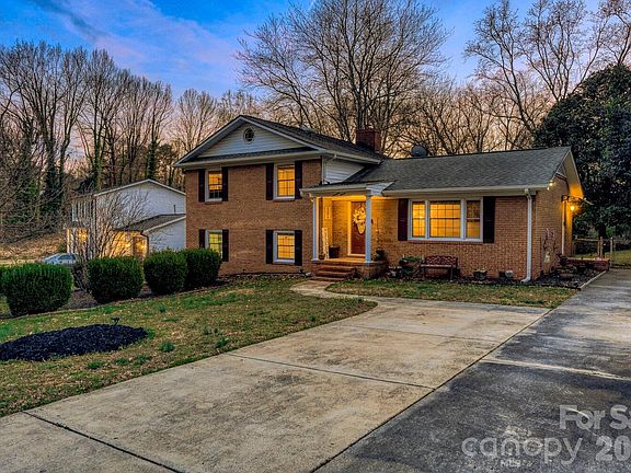 2nd image of 1315 Shady Bluff Dr