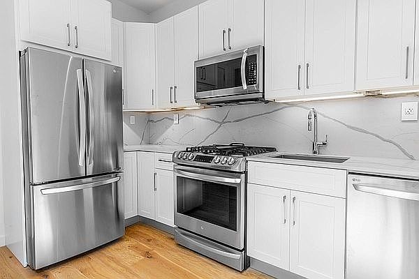 1st image of 915 Saint Johns Pl #442