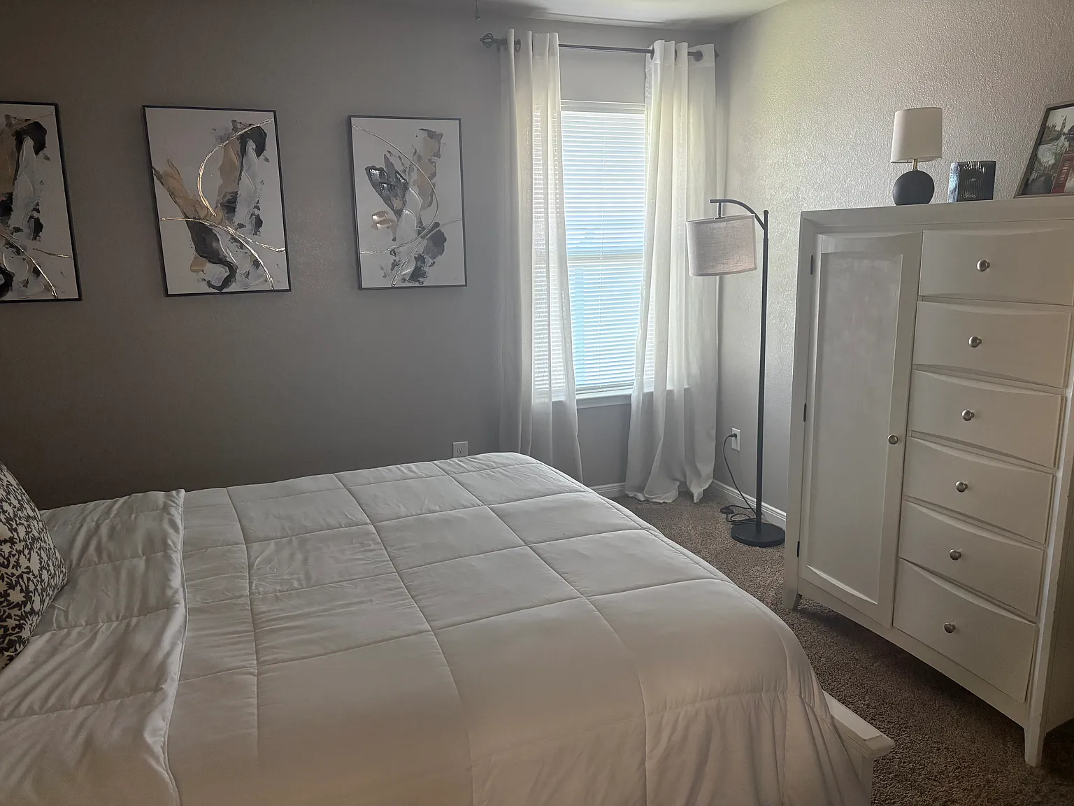 5 bed, 3.5 bath, 3300 sqft, $900 — Photo 3