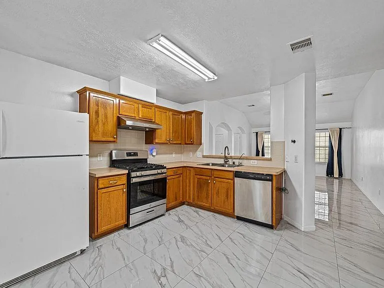 8131 Golden Trace Ct — Photo 13