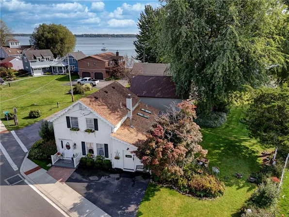 8626 Greig St, Sodus Pt, NY 14555