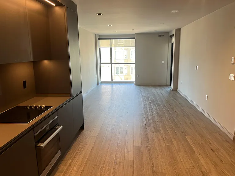 799 S Van Ness Ave — Photo 15