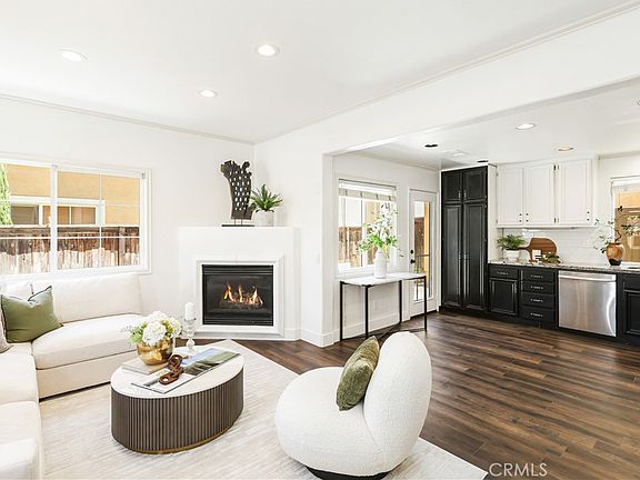 3rd image of 26 Bloomfield Ln