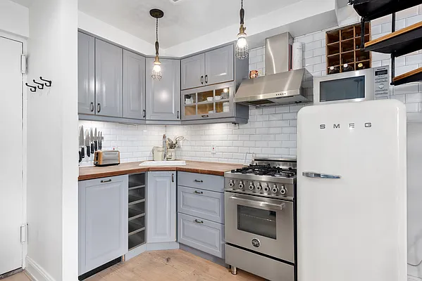 Rented by Corcoran | media 4