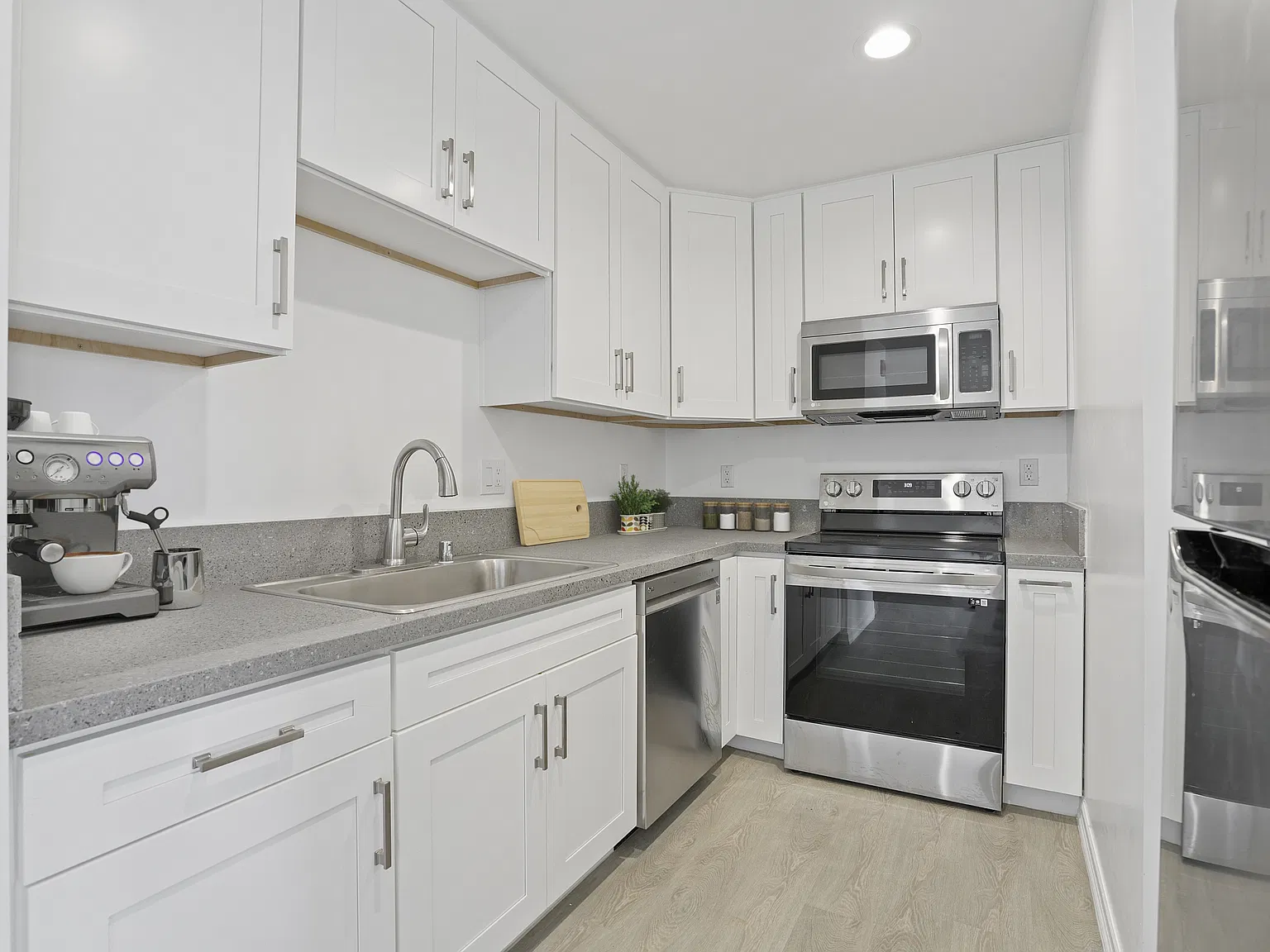 Highland Pacifica Apartments - 305 — Photo 3