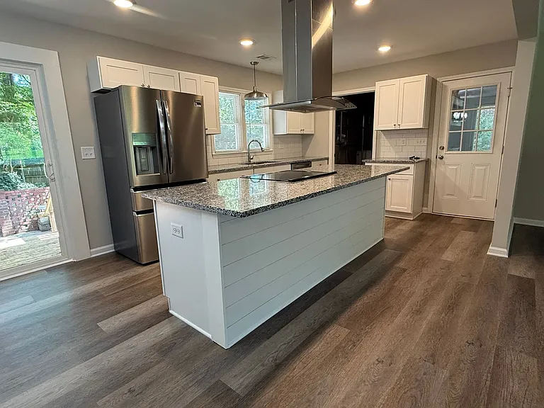 4 Poinsetta Dr NE — Photo 5