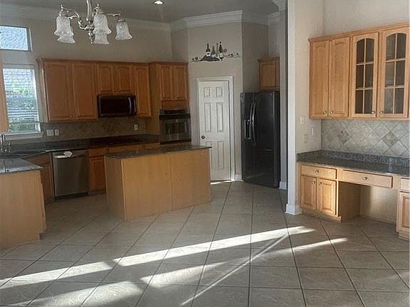 5th image of 217 Masters Point Ct