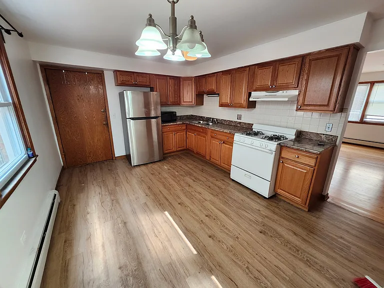 5215 N East River Rd #2 — Photo 2