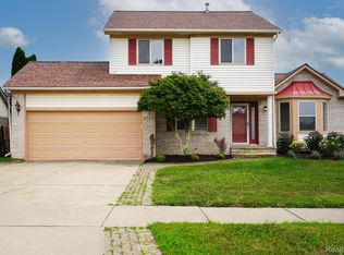 27271 Sparrow Ct, Chesterfield, MI 48051