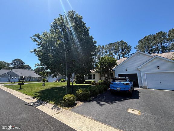 3rd image of 1048 E Schumaker Manor Dr