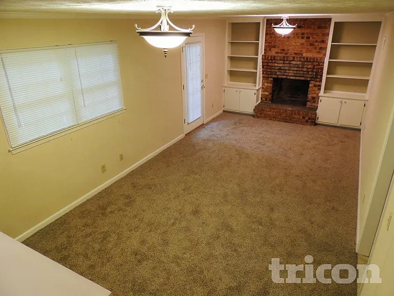 1464 Yorkton Ct — Photo 17