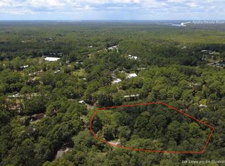 204 Smith Rd, Apalachicola, FL 32320