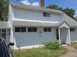 41 Whitewood Dr, Levittown, PA 19057