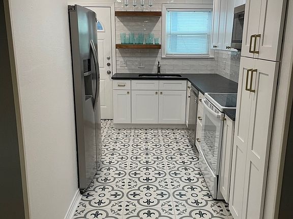 3rd image of 3236 Cockrell Ave