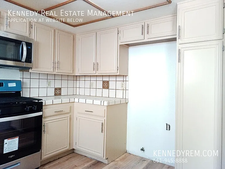 1328 W Avenue J #4 — Photo 6