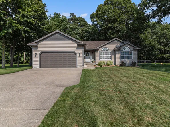 3672 Whispering Woods Dr, Muskegon, MI 49444