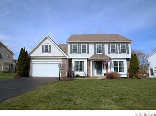 39 Woodgreen Dr, Pittsford, NY 14534