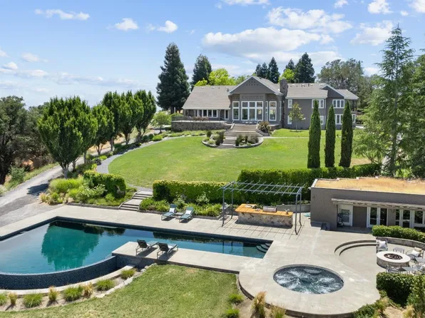 12111 Chalk Hill Road, Healdsburg, CA 95448