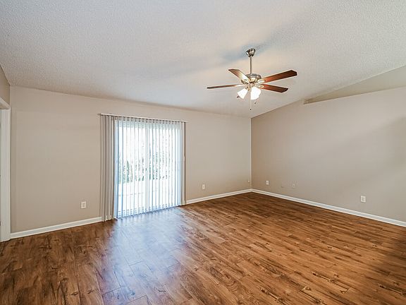 3rd image of 1603 Twin Oak Ln