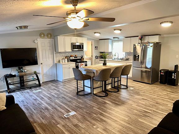 3rd image of 3705 Country Squire Blvd